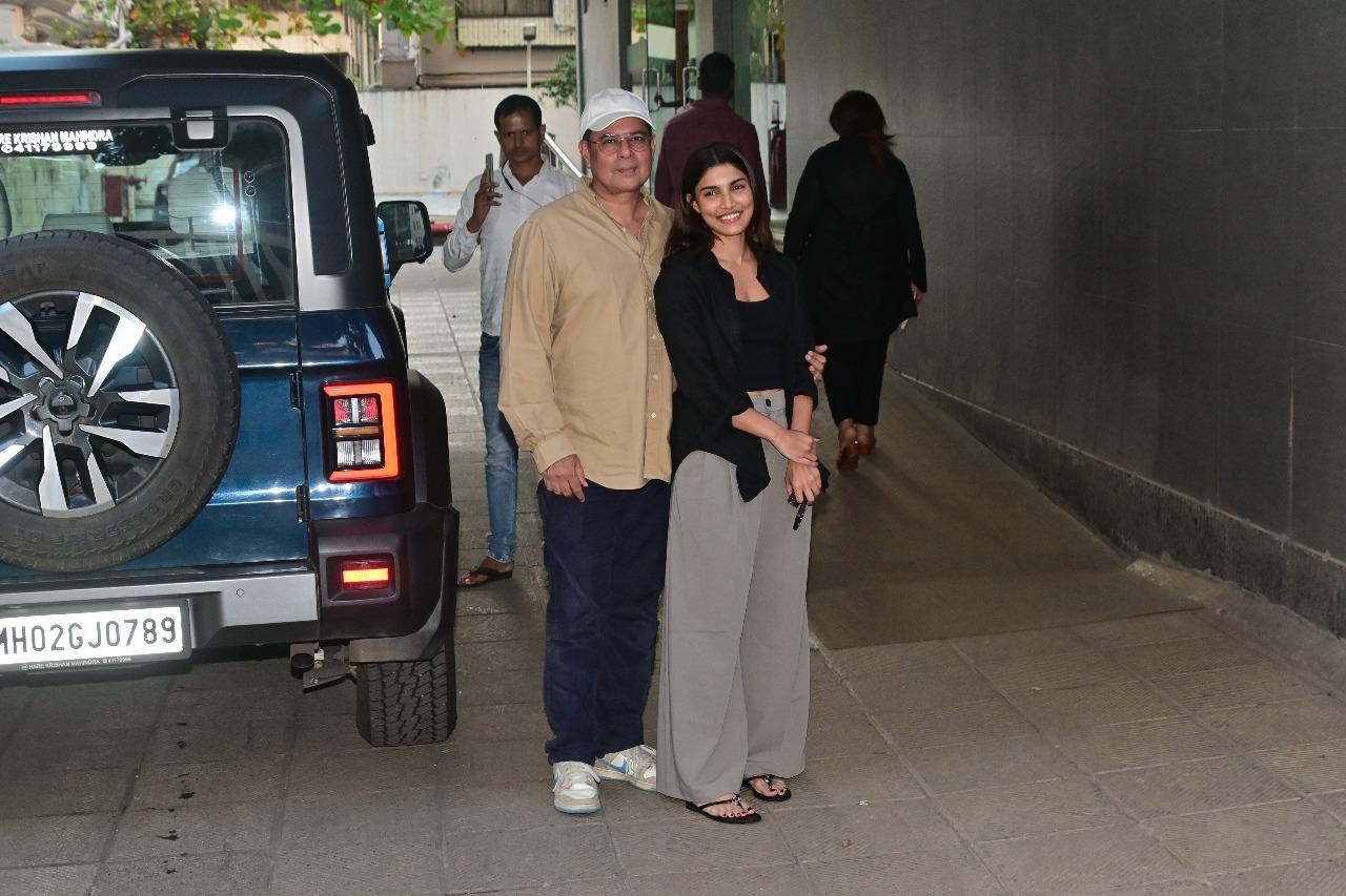 Alizeh Agnihotri was seen visting her aunt, Sshura Khan and her new born cousin sister along with dad Vivek Agnihotri and mom Alvira Khan Agnihotri.